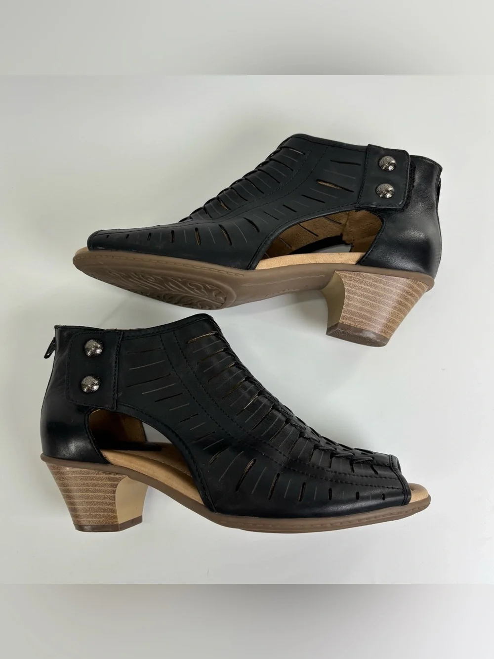 Earth Vicki black leather comfort heels 7 open toe bootie